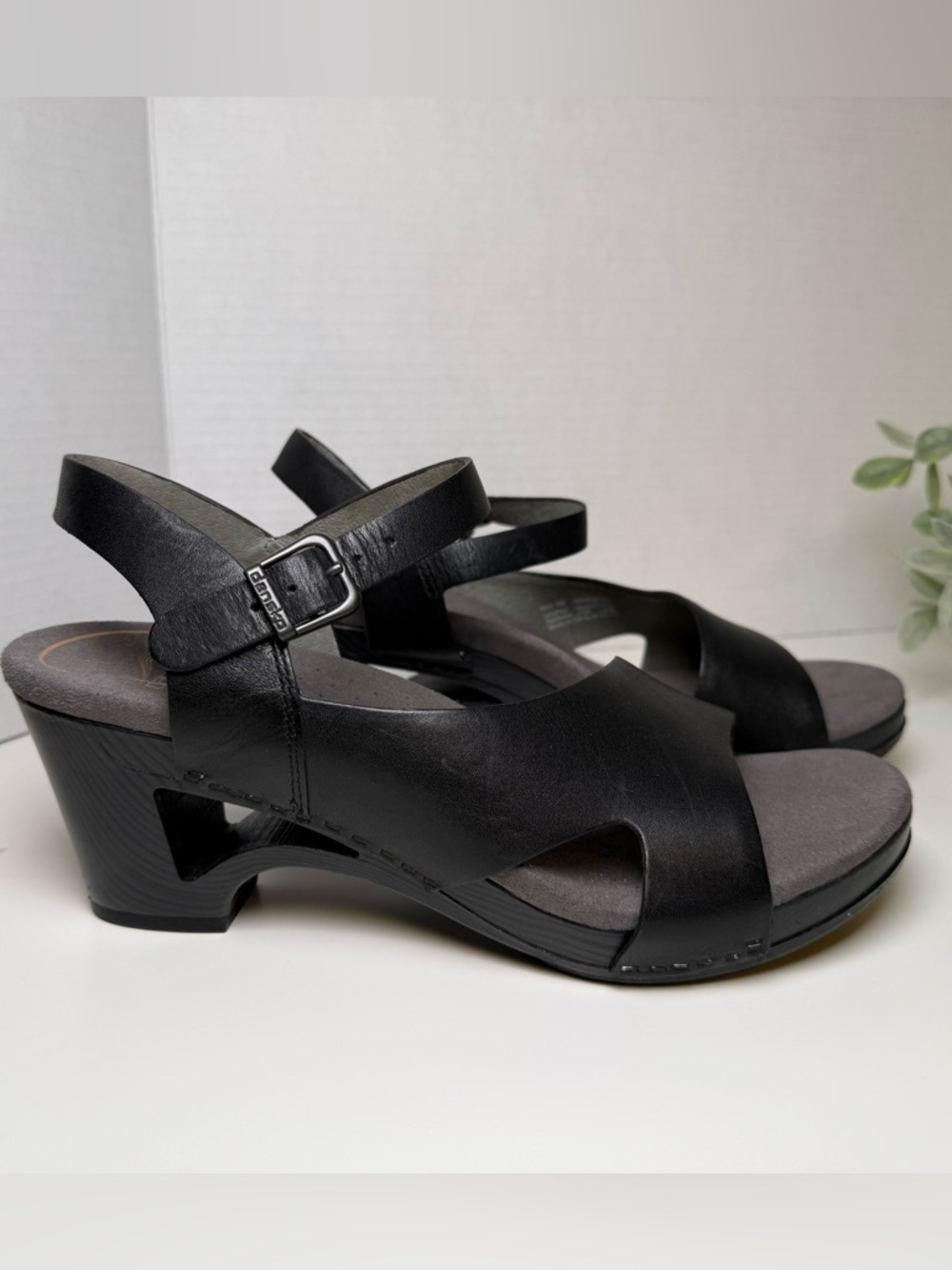 Dansko Womens Tasha Sandals Black Leather Open-Toe Wedge Heel Size EU 40, US 9.5